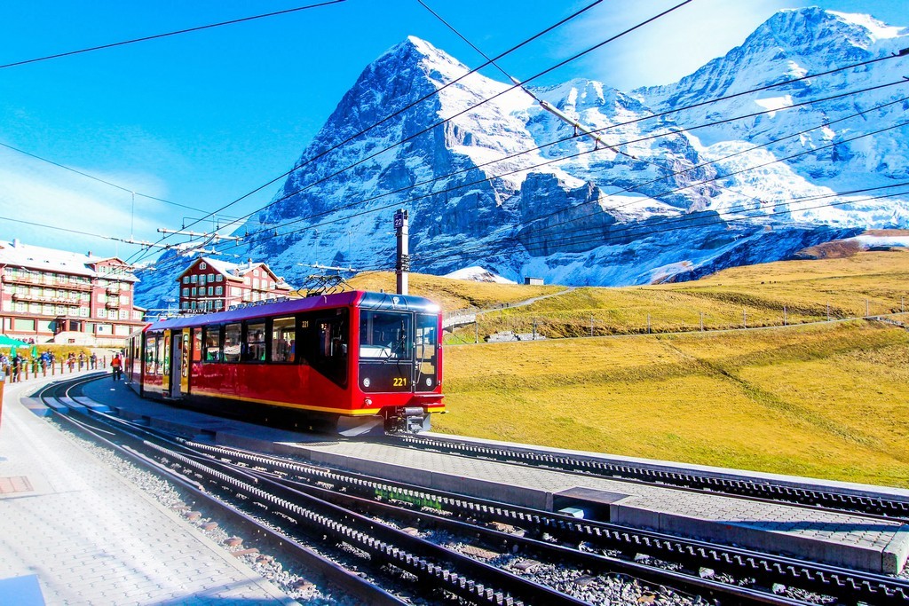 EUROPEAN DELIGHT WITH KITCHEN CARAVAN