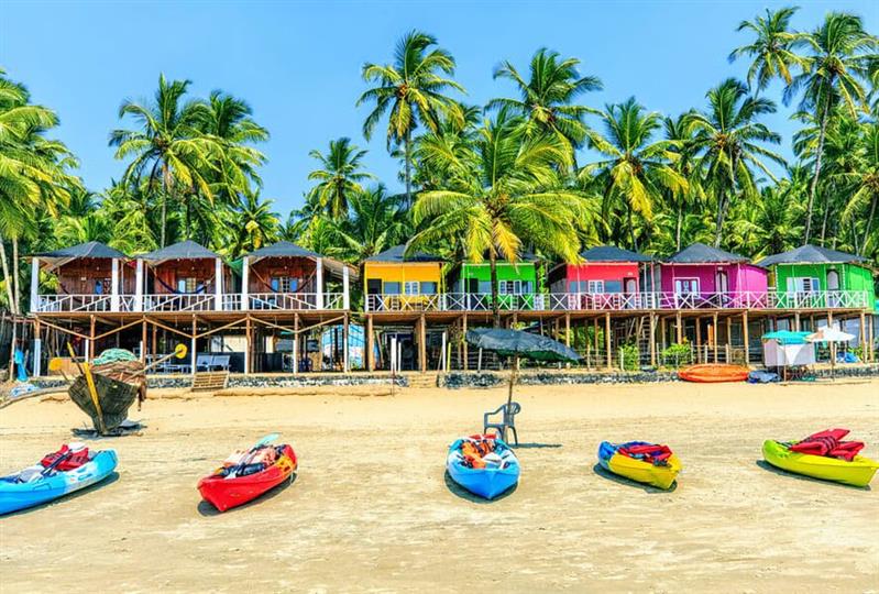North Goa Tour | Stroll bare feet on the golden shimmering sand of Vagator Beach